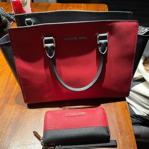 Michael kors purse with wallet